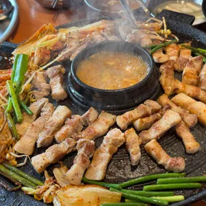 효자동솥뚜껑&보리밥 대표 사진