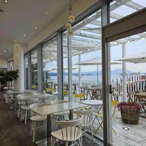 온 더 선셋 대표 사진