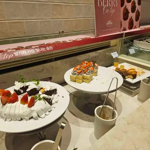 애슐리퀸즈 사진