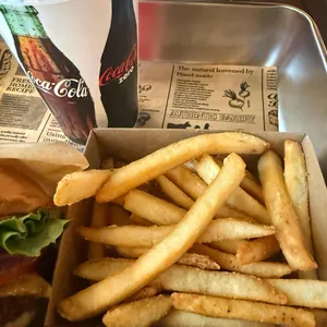 옐로트렁크 대표 사진