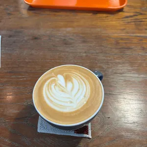 비하인드 대표 사진