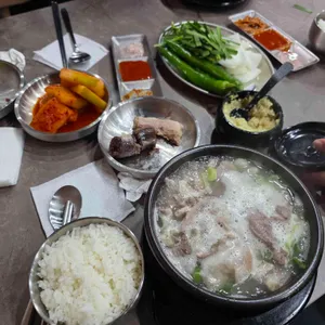서부합동순대국 대표 사진