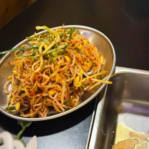 육더쿠 대표 사진