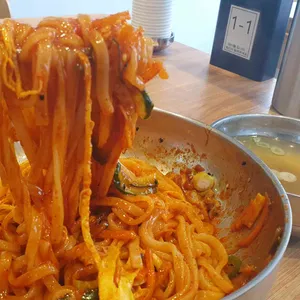 광안리찐칼국수 대표 사진