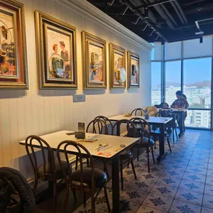 애슐리퀸즈 대표 사진