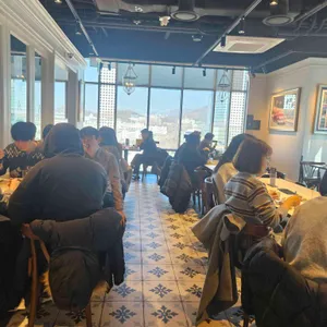 애슐리퀸즈 대표 사진