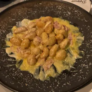 디껨 대표 사진