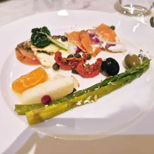 랜딩 다이닝 사진 1