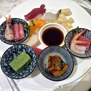 랜딩 다이닝 대표 사진