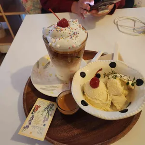 스테이 어도러블 대표 사진