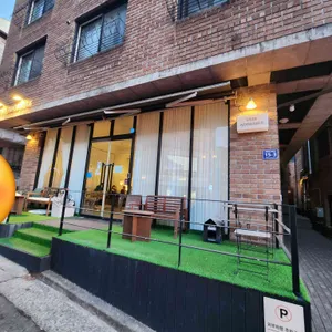 스테이 어도러블 대표 사진