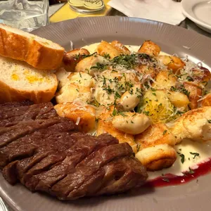 테이커테이블 대표 사진