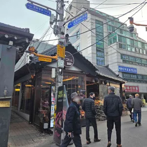 익선동 라인카페 대표 사진