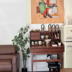 군중과 고독 사이 대표 사진