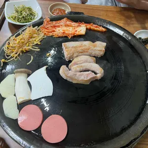 왕솥뚜껑삼겹살 대표 사진