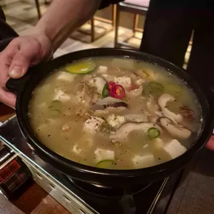 소극적 대표 사진