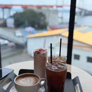 더 브릿지 대표 사진