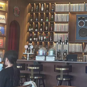 헤르츠 대표 사진