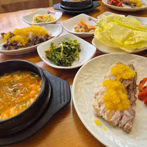 돈통마늘보쌈 사진 1