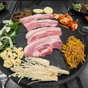 미나리솥뚜껑삼겹살 사진 1