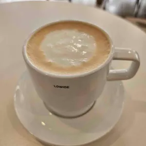 로와이드 압구정 대표 사진