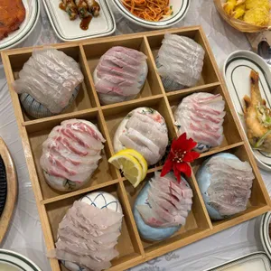 강릉로빈슨대게횟집 사진 1