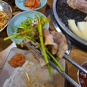 여의도우삼겹집 대표 사진