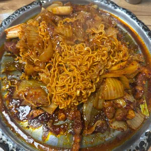 통돼지 두루치기 & 김치찌개 전문점 대표 사진