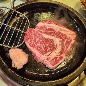 꾸석지돌판한우 사진