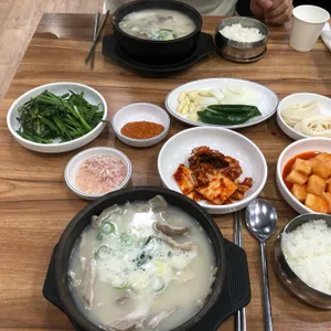 돌샘돼지국밥 사진