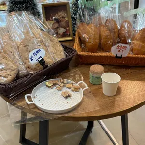 별을 보며빵을 굽다. 대표 사진