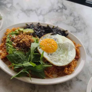 어거스트원 사진