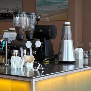 커피 몽타주 대표 사진