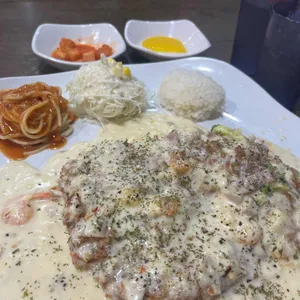 돈까스먹는용만이 대표 사진