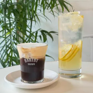 베이커스트 브라운 사진