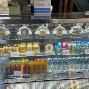 게으른악어 대표 사진