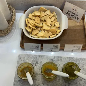 화이트리에 대표 사진