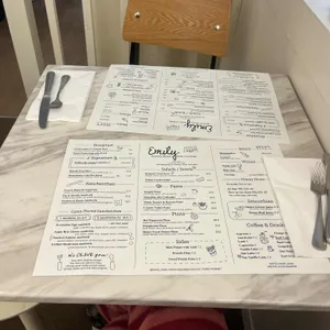 에밀리 리뷰 사진