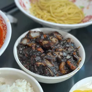 홍춘관 대표 사진