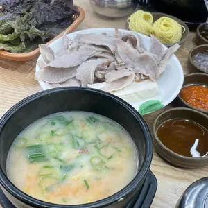 영진돼지국밥 사진 1