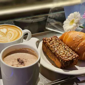 이도림 블로트커피 X 베이크 대표 사진