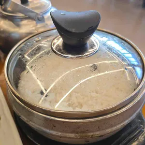 동학사 초가집 사진