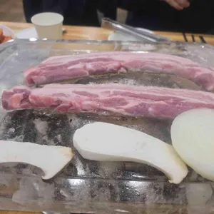돌판삼겹살과부대찌개 사진