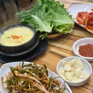 돌판삼겹살과부대찌개 대표 사진