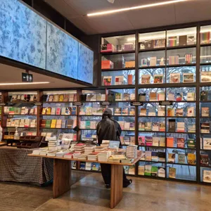 더숲 초소책방 대표 사진