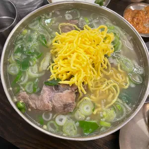 평이담백 뼈칼국수 사진 1