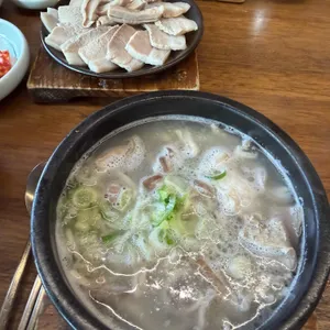 극동돼지국밥 대표 사진