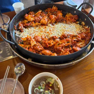 닭바라기 숯불철판닭갈비본점 대표 사진