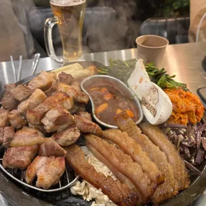 돼봉삼겹살 대표 사진