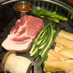 초일육 대표 사진